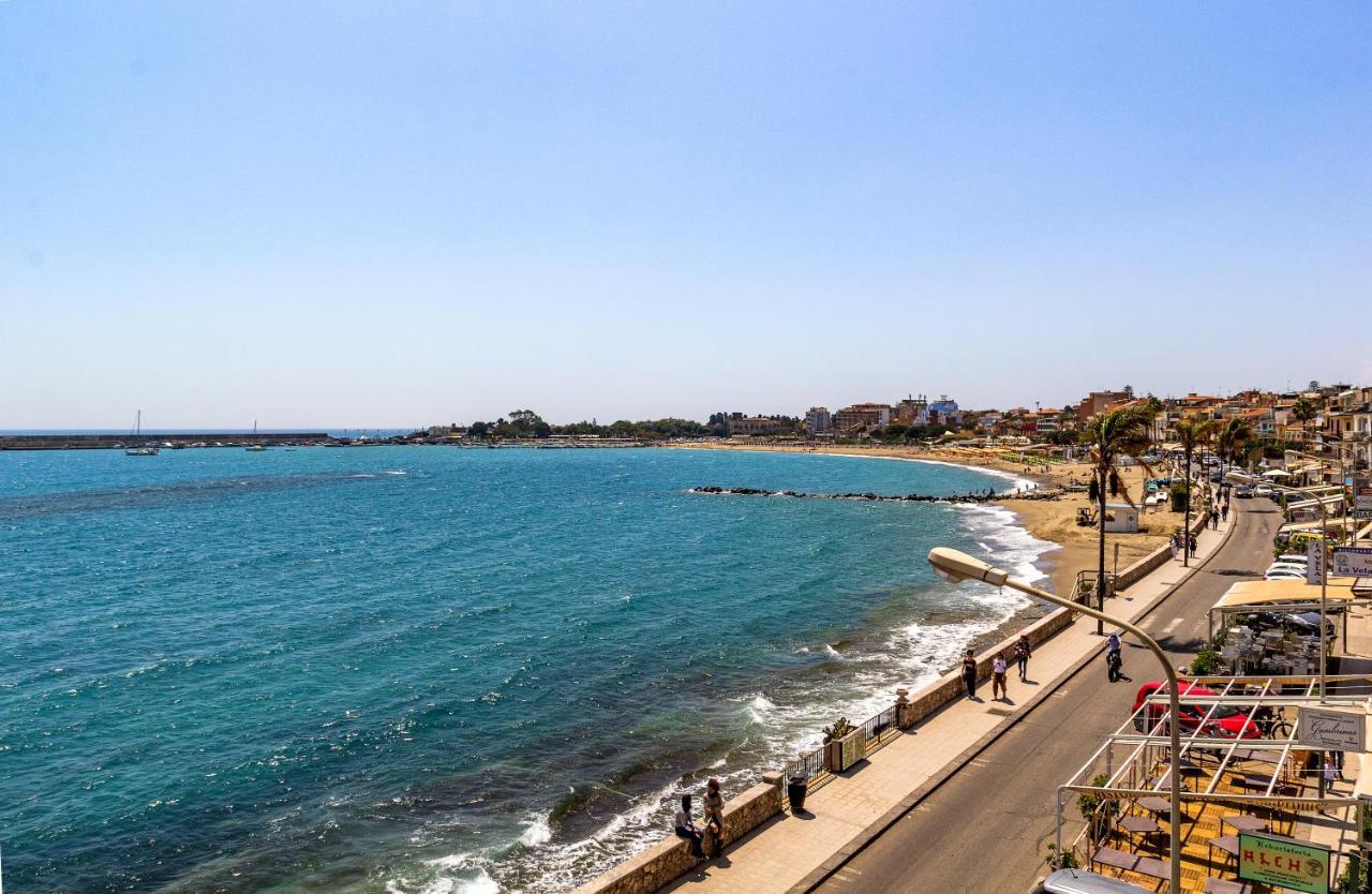 Mari Sea Home Giardini Naxos Bagian luar foto