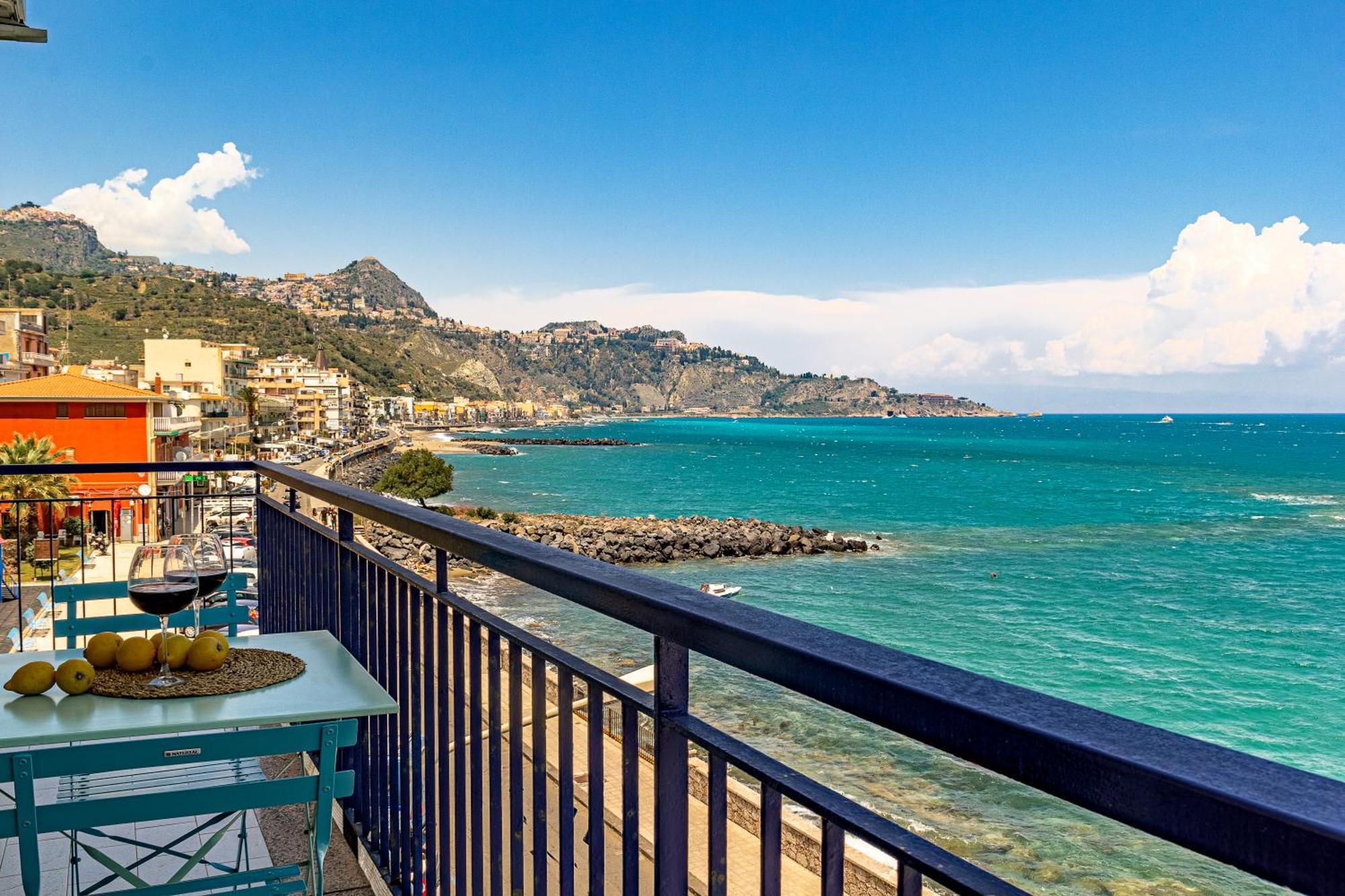 Mari Sea Home Giardini Naxos Bagian luar foto