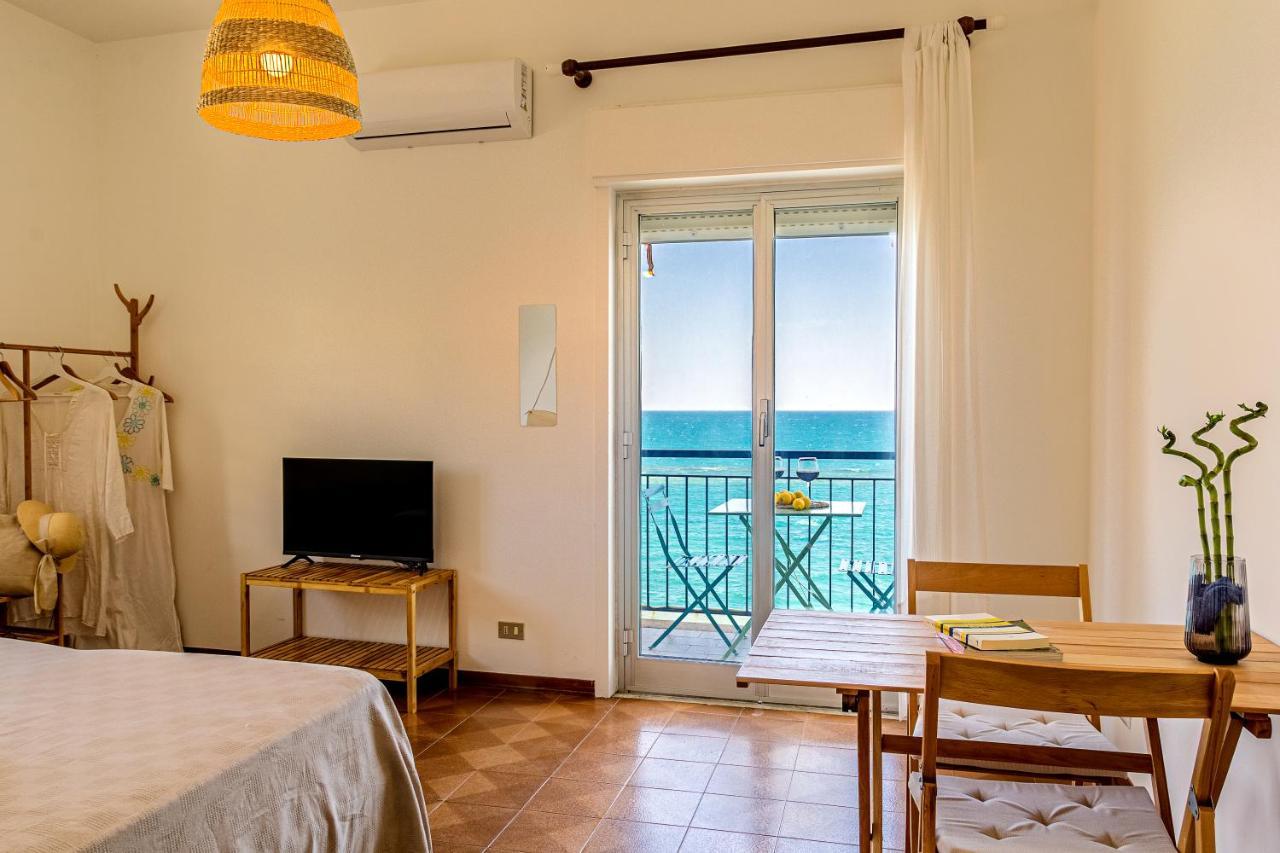 Mari Sea Home Giardini Naxos Bagian luar foto